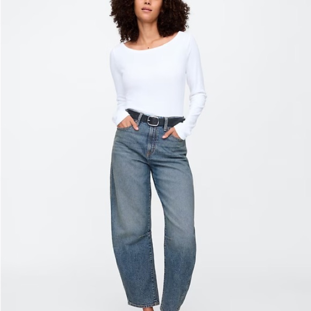 GAP Barrel High Rise Blue Jeans - 2P in Medium Indigo
